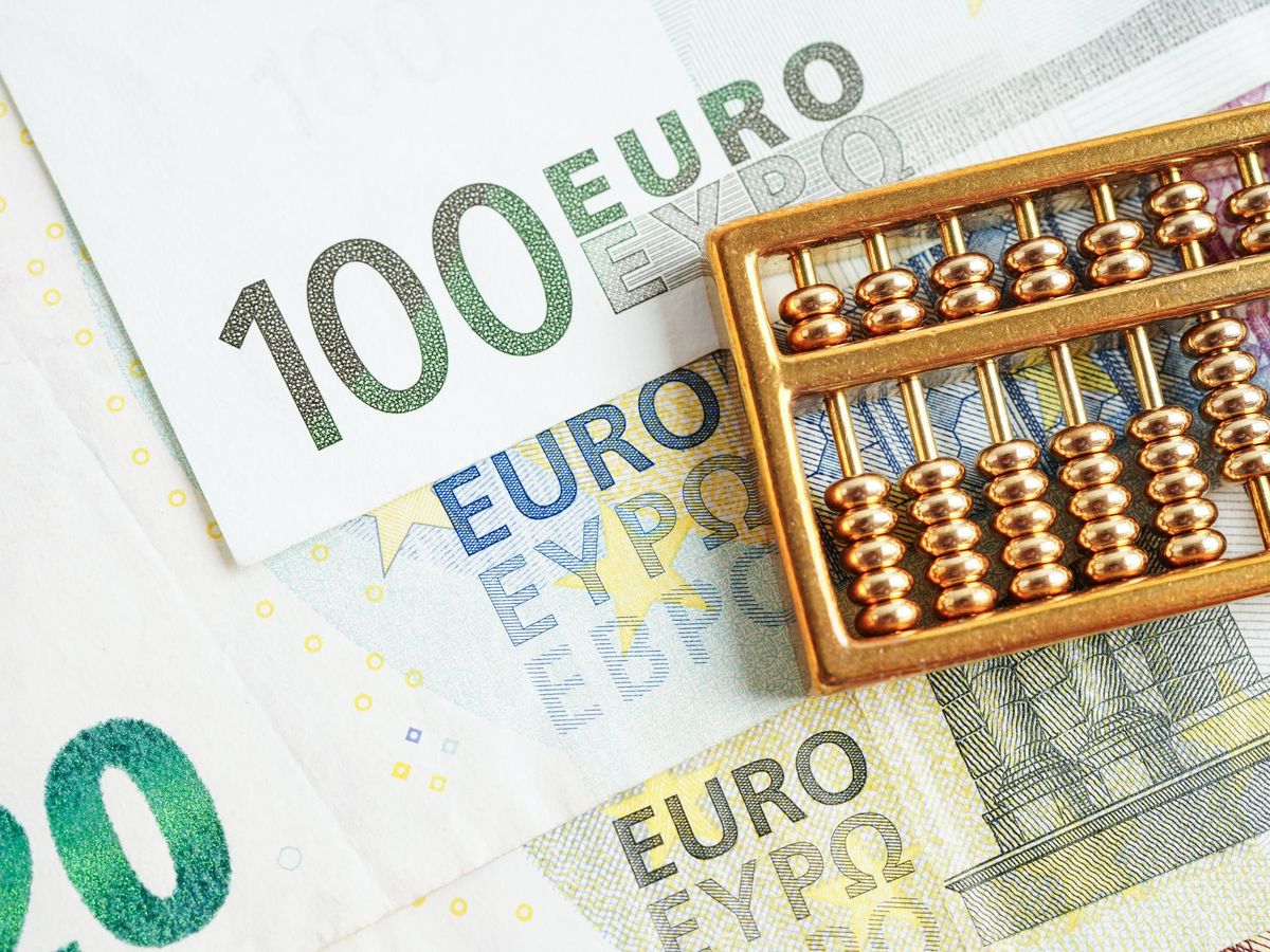 Jak kształtują się prognozy kursu euro wobec złotego i dolara?
